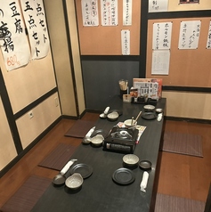 10名様までご利用いただける広めのお座敷席は、中規模なご宴会に最適です◎部署単位での歓送迎会や、ご親戚のお集まりなどにも対応可能です。