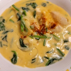 鳥むね肉とほうれん草のクリーミィー煮込み