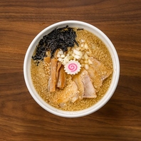 王道背脂×赤背脂！町中華のような安心感で楽しむ本格麺