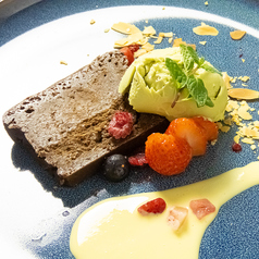 生チョコテリーヌ ~ピスタチオのアイス添え~