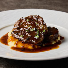 牛ホホ肉の赤ワイン煮