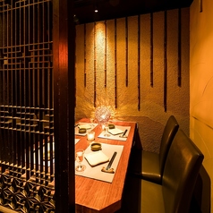 少人数でゆっくり過ごせる個室席をご用意。周囲を気にせず食事や会話を楽しめるため、友人との食事や飲み会、女子会など様々なシーンにおすすめです。
