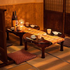 炭火焼き鳥＆肉寿司食べ比べ　飲み放題　完全個室　平成屋-へいせいや-　新宿店の雰囲気1