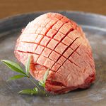当店のお肉は””肉のスギモトが目利きした厳選牛””のみ使用しております。