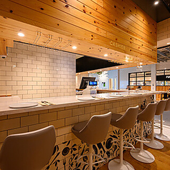 牡蠣とワイン 痛風屋バル 六本木店の雰囲気2