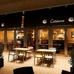 【大手町駅直結】自慢のテラス席は屋根付きなので雨でも安心。駅直結だから、天候に左右されずに飲み会や食事会を楽しめます。