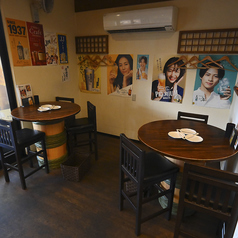 2人様席（テーブル席は合計22席分ございます）/地元の方は普段使いでもちろんのこと、観光の方も歓迎。