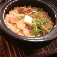【旨み凝縮】帆立ときのこの炊き込みご飯◆素材の出汁がしっかりと染み込んだ逸品の写真