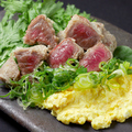 料理メニュー写真 近江牛のレア唐揚げ　比良利助卵の葱タルタル