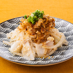 花かつおと玉葱の胡麻だし和え