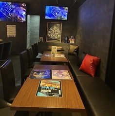 4名様までご利用可能なテーブル席を、全3卓ご用意しております！隣同士接続可能なお席もあり、最大10名様まで一度にご利用いただけます。少人数～大人数まで、使いやすいお席です！