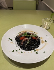 【パスタ】イカスミクリームパスタ