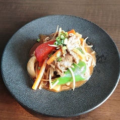 牛肉と野菜のピリ辛蜂蜜ソース炒め