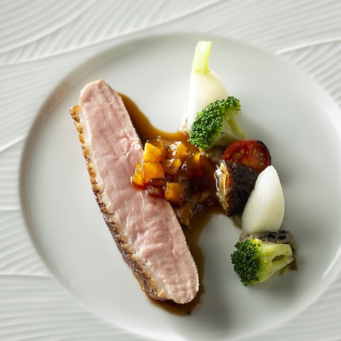 細部までこだわった一皿を楽しめる、本格フランス料理レストラン。