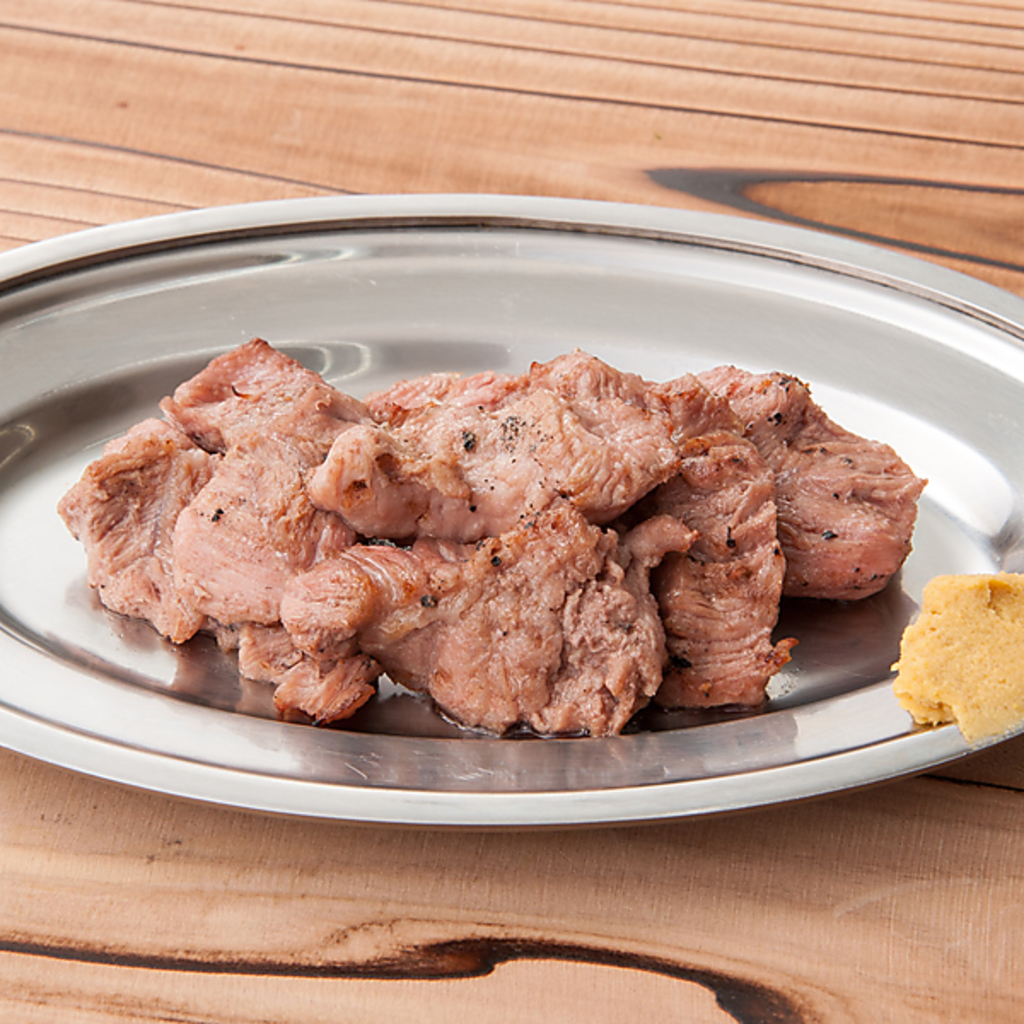 鮮度が自慢！極上の国産“生”豚もつを使用した、名物のやきとんをどうぞ♪