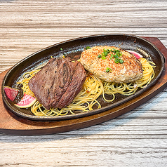馬刺しステーキとハンバーグのコンビ