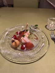 【デザート】いちごとヨーグルトのババロア/いちごのゼリー/にんじんのアイス