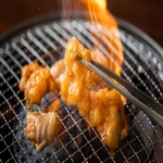 ぷりっぷりの食感がたまらないホルモン！脂の旨みとコクが、ビールやハイボールなどと相性抜群です！