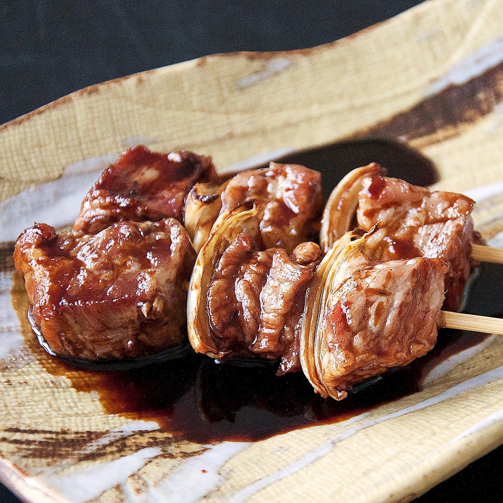 秘伝のタレでいただく、室蘭焼鳥をは必食です。