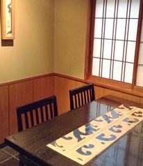 通路より奥まった落ち着けるお席です。真上天井に換気機能有り。店内 従事者は定期的に口内除菌、マスク使用。