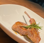 香ばしく焼き上げたラムチョップ♪ワインやシェイクカクテルと一緒にどうぞ