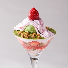 抹茶と苺のモンブランパフェ