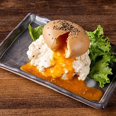 半熟卵の燻製ポテトサラダ