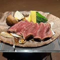 和牛と季節野菜の朴葉焼き