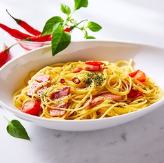 【オイル】燻製ベーコンとフレッシュトマトのペペロンチーノ(2辛)