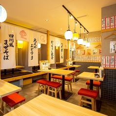 落ち着いたモダンな雰囲気の店内。ゆったりくつろげる、お座敷席もございます！1人様でも団体様でも大歓迎です！