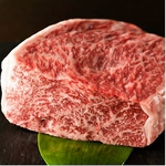 名物鉄板料理！選りすぐりの肉、本来の旨味がジューシーな肉汁となり口の中いっぱいに溢れだします！