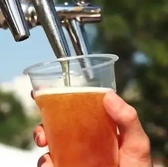 セルフで楽しい♪キンキンのビールやサワーが飲み放題◎