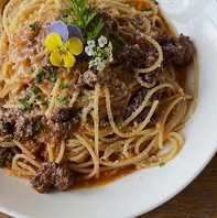 味だけでなく視覚でも楽しめる料理の数々