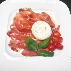 ブラータチーズとパルマ産プロシュートのカプレーゼ