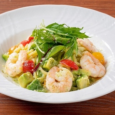 海老とアボカドのピスタチオジェノベーゼパスタ