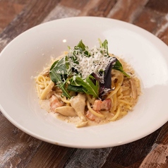 【5/7日から販売開始】ベーコンと3種キノコのトリュフ香るクリームパスタ