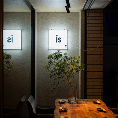 is イズ 池袋西口店の外観1