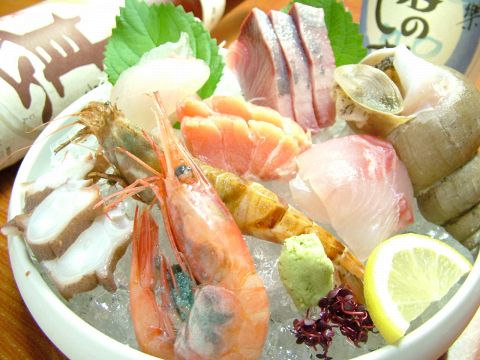 地元常連さんが多数の知る人ぞ知る名店。旬の海鮮とタコ料理が名物です。
