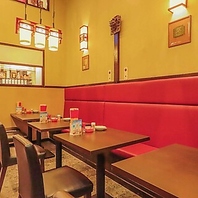 【安心感のあるソファー席】くつろげる空間