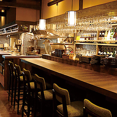 カウンターのお席は目の前で職人が一本一本、串を丁寧に焼き上げているのを目の前で見れるライブ感も味わえます。