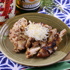 塩糀に漬けた国産若鶏モモ肉のジューシー焼き