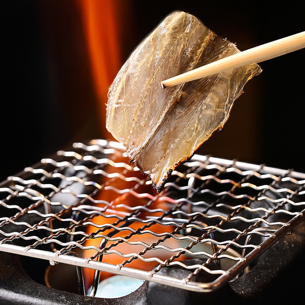 食べたいタイミングで焼いて楽しむ七輪焼きは酒肴にぴったり♪