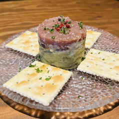 マグロとアボカドのクリームチーズディップ(クラッカー付き)