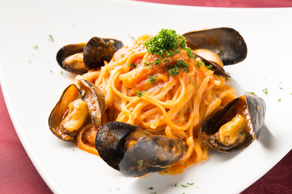 当店で製麺したもっちり食感の生パスタをご堪能ください。