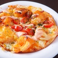 料理メニュー写真 フレッシュトマトとエビマヨのピザ