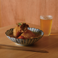 和洋中、創作料理からなるフードメニュー