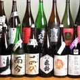 ドリンクは日本酒を中心に取り揃えております。広島地酒は10種類ほどご用意、、県外酒も多くラインアップ。オススメは「亀齢」と「華鳩」。どちらもすっきりと飲みやすく、キレの良さを感じる後を引く美味しさ。そのほか、冷酒・燗酒・スパークリングの日本酒もございます。また、焼酎や果実酒、サワーなども多彩にご提供