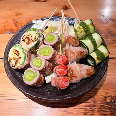 厳選素材で仕上げる、旬野菜たっぷり名物野菜巻きの写真