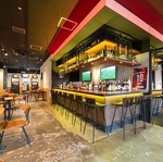 最大80名着席できる広々とした店内。