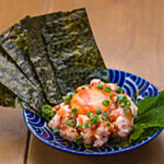 とけるサーモン親子ユッケ